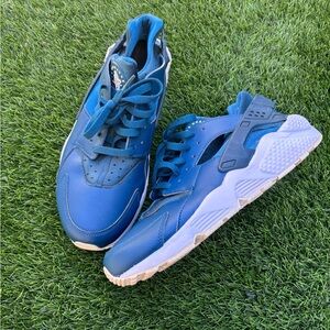 Nike Huaraches  Blue Sneakers
